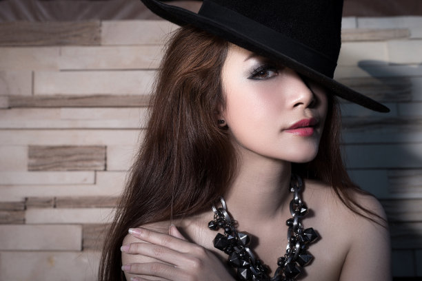 年轻美丽的亚洲模特图片下载