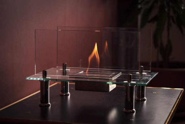 eco壁炉燃烧。浪漫的室内。图片下载