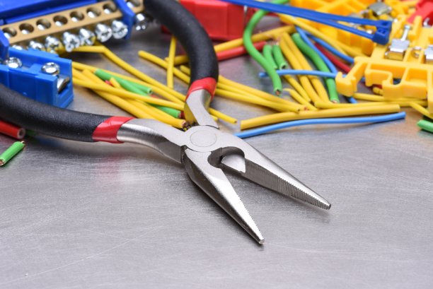 电工工具和金属表面电缆图片下载