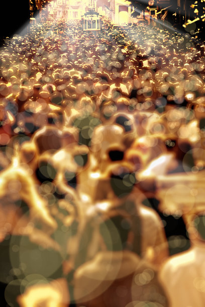 人们在繁忙的街道上图片下载