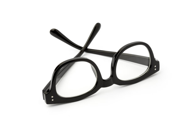 经典的黑色眼镜上的白色背景。图片下载