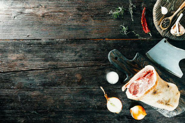 猪腿和香料图片下载