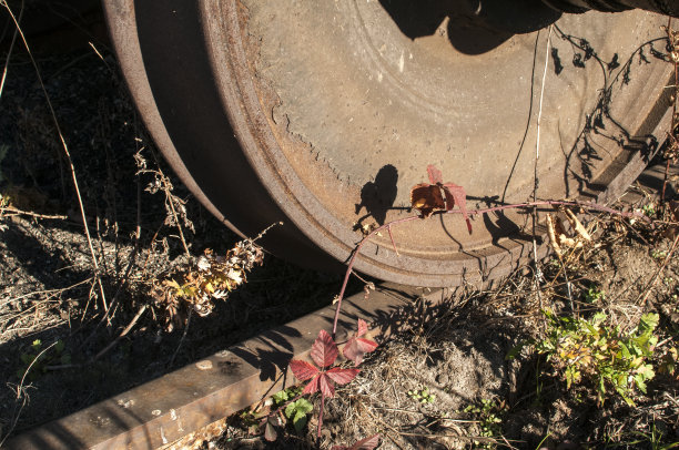 旧铁路轮轨图片下载