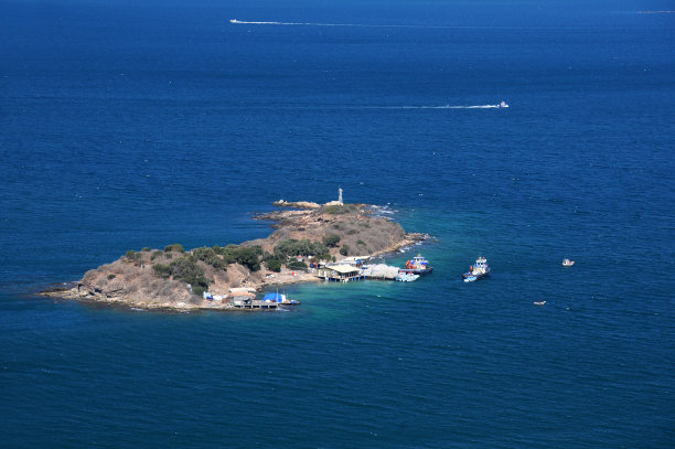 爱琴海中的一个小岛图片下载