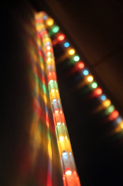 黑暗背景下的灯光图片下载