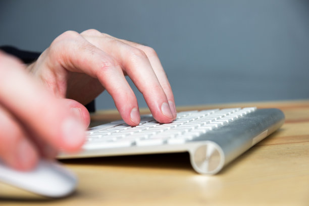 男人的手打字图片下载