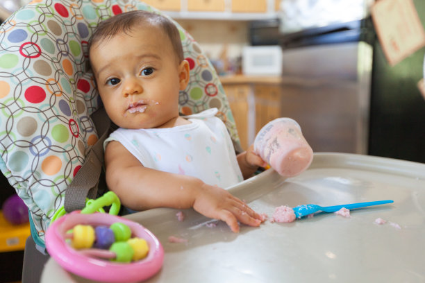 婴儿喂养图片下载