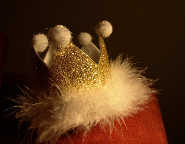 羽毛皇冠图片下载