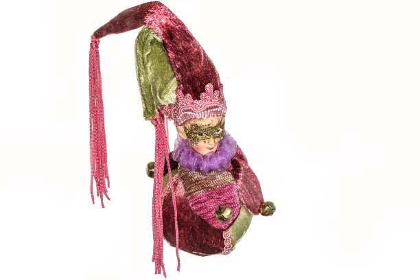 白色背景上漂亮的圣诞树玩具。图片下载