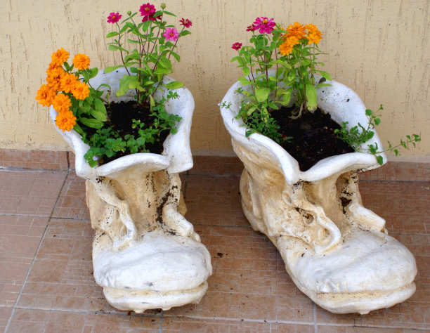 水泥的靴子图片下载