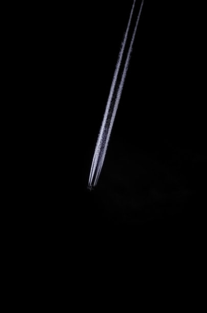 晚上的喷气式飞机图片下载