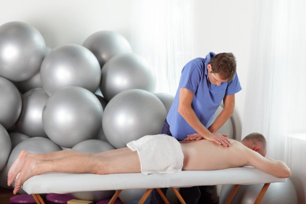 按摩时按摩师姿势不好的例子图片下载