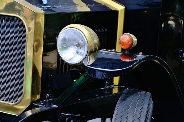 黑色复古车图片下载