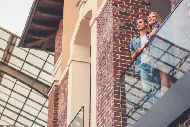 美丽的年轻夫妇素材图片