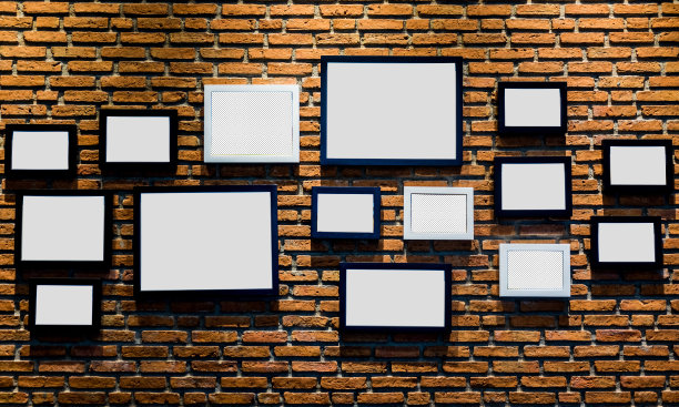 画框挂在砖墙上素材图片