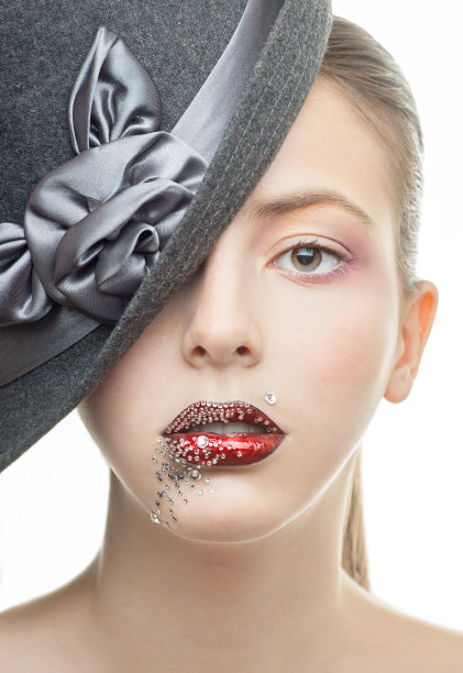 那个涂着红色口红的漂亮女孩的肖像图片下载