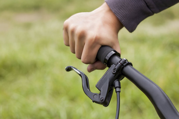 骑自行车的概念图片下载