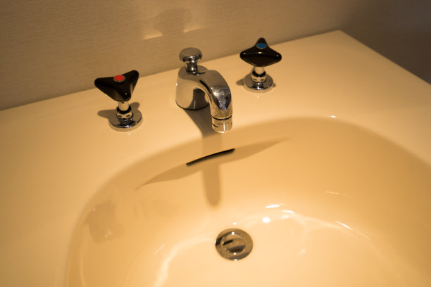 洗脸盆和水龙头图片下载