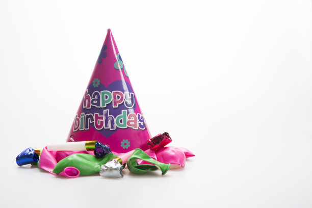 女孩们戴着粉红色的帽子参加生日聚会图片下载