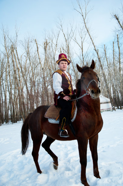 骑马的人图片下载