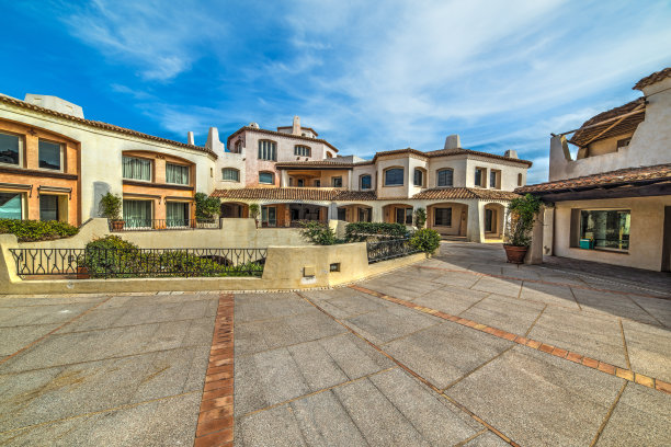 塞尔沃港的蓝天图片下载