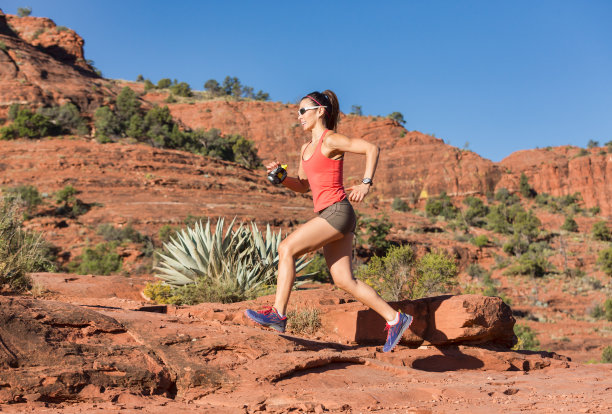 女人跑步和锻炼图片下载