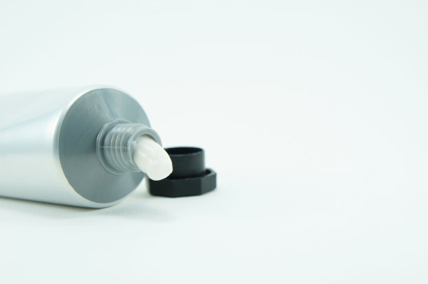 试管包装用于分发霜或牙膏。图片下载