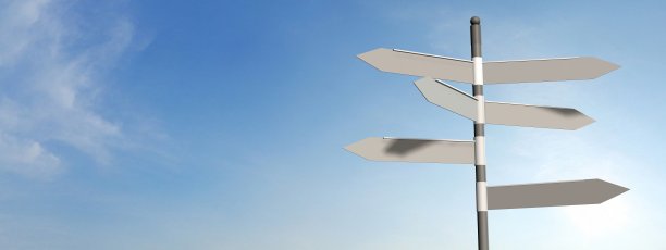 空的街道标志与天空背景图片下载