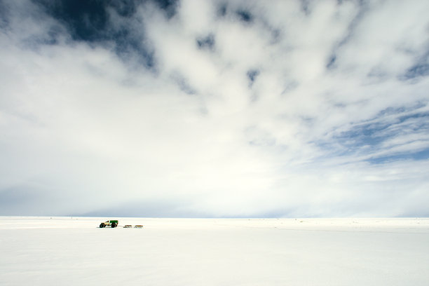 冬天在海冰上。图片下载
