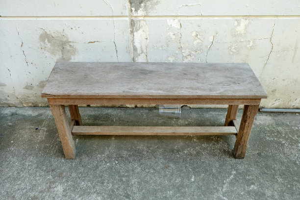 板凳上图片下载