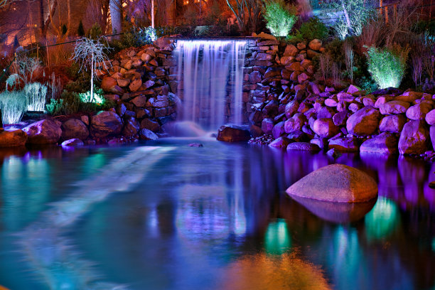 夜间彩色瀑布图片下载