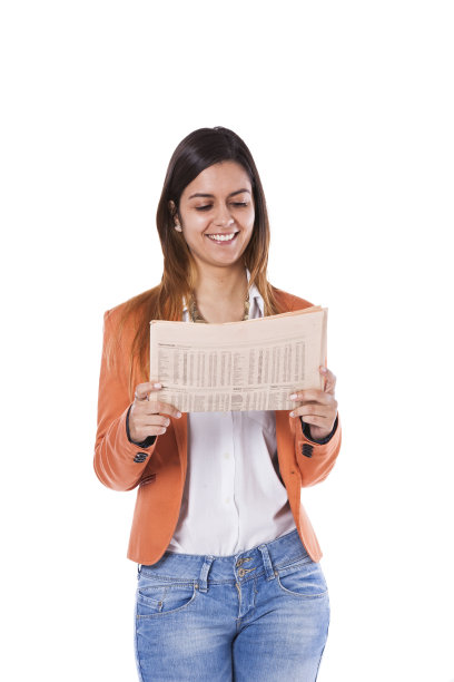 看报纸的女人图片下载