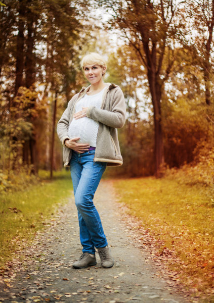孕妇户外图片下载