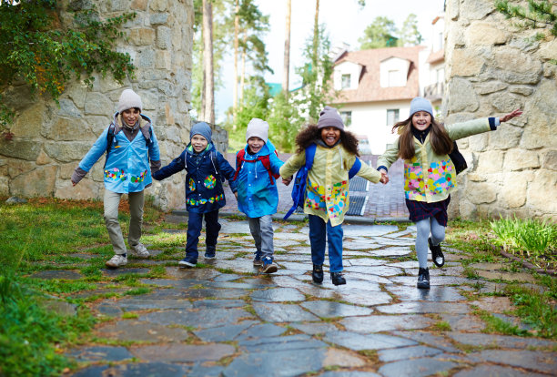 快乐的学生图片下载