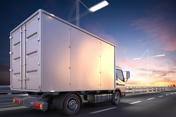 3d渲染的交付卡车在道路上黎明图片下载