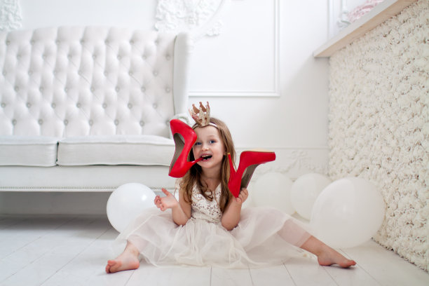 穿红鞋的女孩图片下载