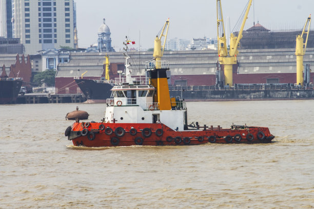 吊车正在开动图片下载