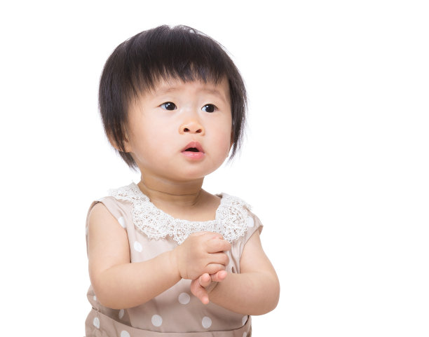 亚洲女婴在鼓掌图片下载