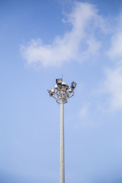灯柱电力工业，天空背景。图片下载