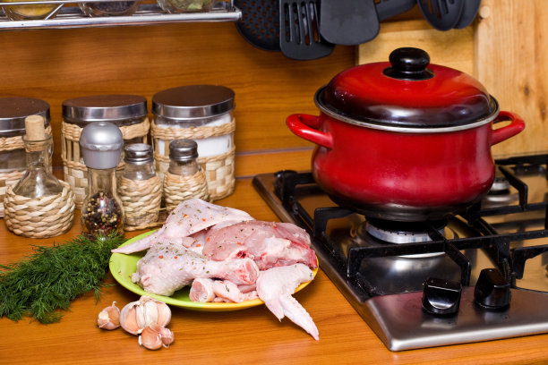 母鸡在砧板上图片下载