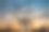 光秃秃的树和夕阳的背景，春天。图片下载