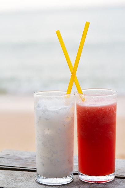 两个鸡尾酒图片下载
