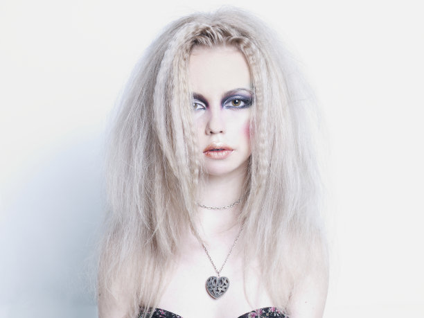 浓妆艳抹的漂亮女人素材图片