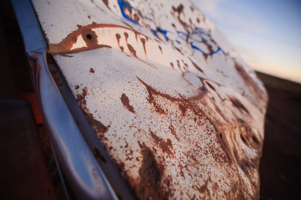 生锈的汽车图片下载