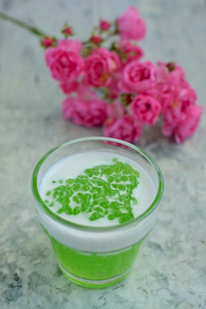 绿木薯珍珠配椰奶图片下载