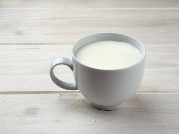 杯奶白色木板图片下载