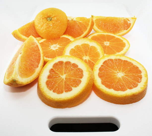 橙汁的白色背景图片下载