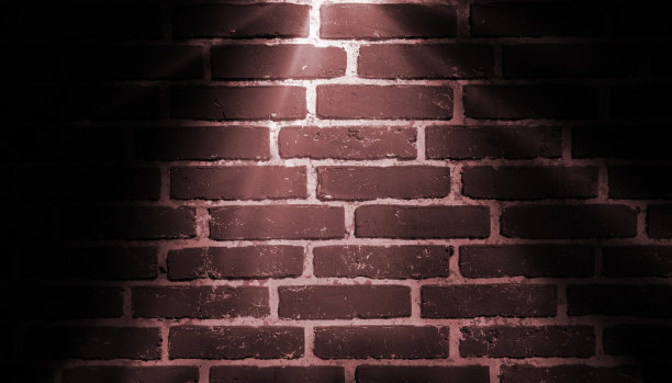 在砖墙上Spot light red图片下载