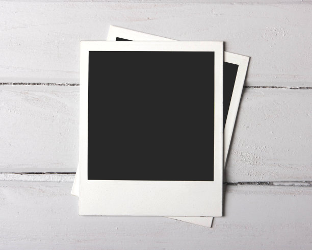 白色木板上的照片图片下载