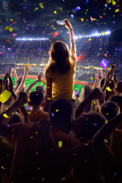 球迷在体育场观看比赛图片下载